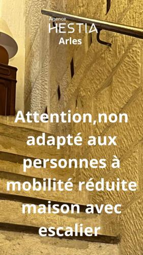 an image of a sign on a wall at La Maison des Hautures - Ancien Couvent avec Extérieur Proche Arénes- Idéal Familles ou groupe in Arles