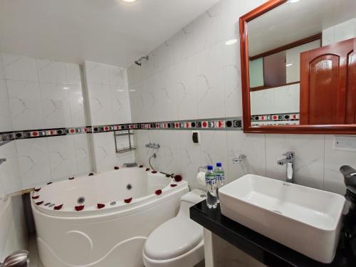 a bathroom with a tub and a toilet and a sink at Kantu hotel in Cusco
