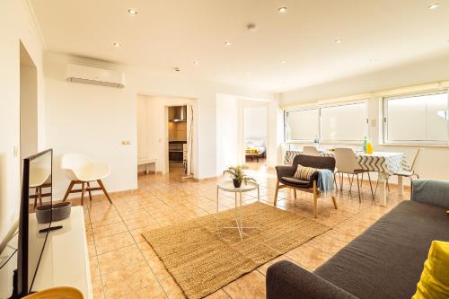 Vilamoura 2-Bed with Pool, Close to Golf & Marina