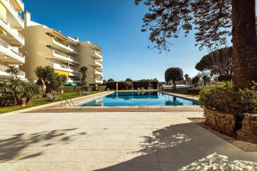 Vilamoura 2-Bed with Pool, Close to Golf & Marina