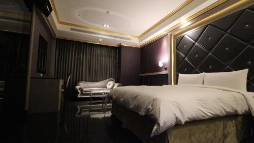 En eller flere senge i et værelse på Gold Sand Hotel