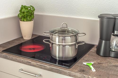 a pot on top of a stove in a kitchen at Ferienapartments Pirna in Pirna