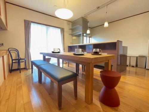New 道後温泉と松山城近くの2階建て一棟貸切日本家屋 最大11名 無料駐車場 石手寺徒歩2分