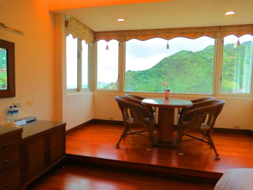 Pemandangan gunung umum atau pemandangan gunung yang diambil dari rumah percutian