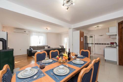 Family Friendly Pool House Ana near Zadar - Happy Rentals