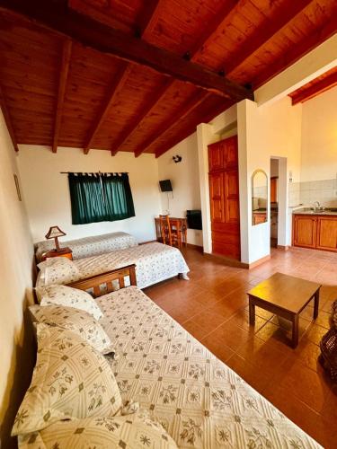 a living room with two beds and a table at Luna Vallista Apart Hotel in Seclantás