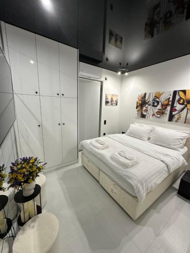 B N Home