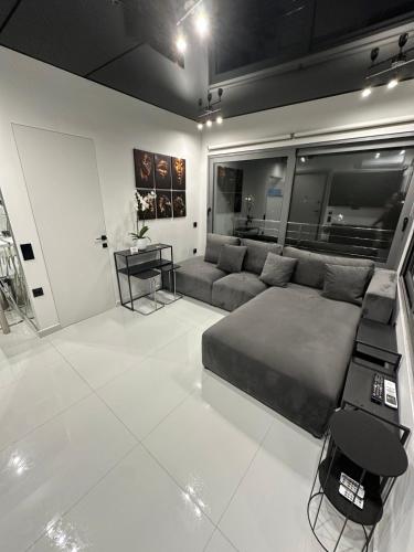 B N Home