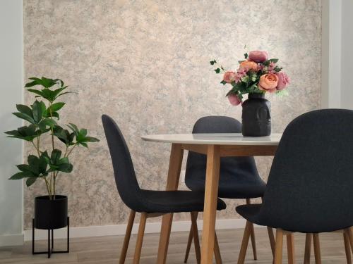 Victoria Flat F&M Modern and Comfortable Near City Center