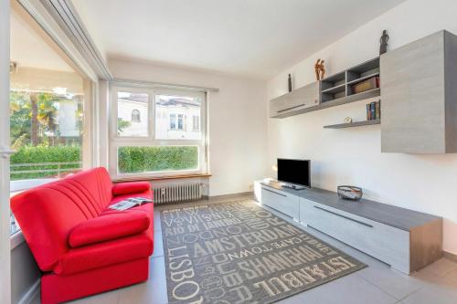 City Apartment with Balcony and Parking - Happy Rentals