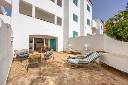Apartment with Terrace in Prainha Resort, A short 200-meter walk to the beach, by QoZzy