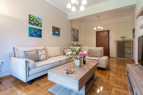 Acropolis View 2BD Apt next to Museum & Metro