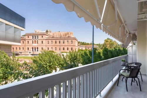 Acropolis View 2BD Apt next to Museum & Metro