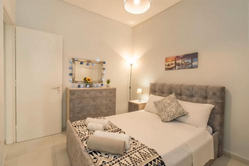 Comfy Apt next to metro