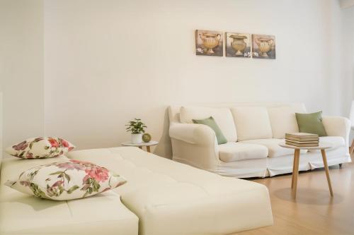 Bright 1BD Minimal Retreat in the Heart of Athens