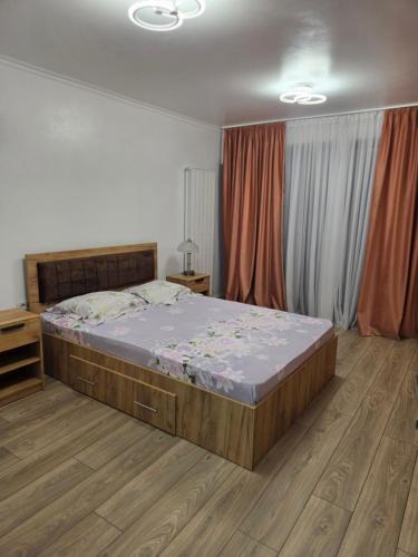 a bedroom with a large bed in a room at Casa Roberto in Budeşti
