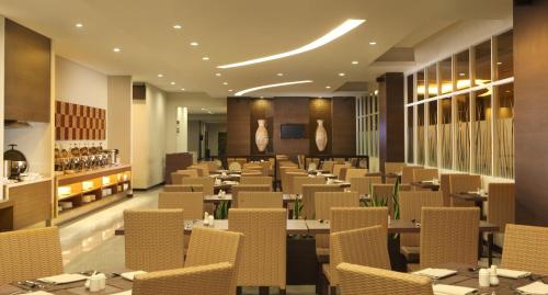 a large dining room with tables and chairs at Hotel Santika Bengkulu in Bengkulu
