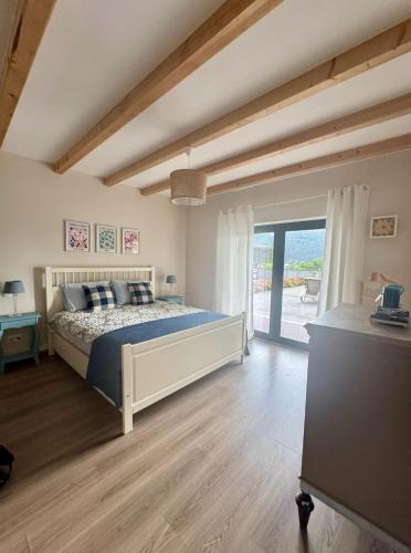 a bedroom with a bed and a large window at Casa do Alambique in Alvaredo