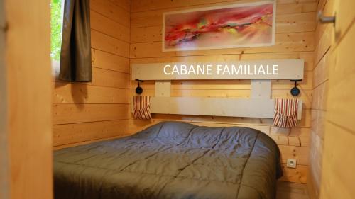 a room with a bed in a log cabin at Camping de l'Ill in Mulhouse