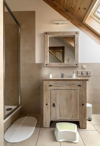 a bathroom with a sink and a mirror at Kompleks Małe Dolomity in Hucisko