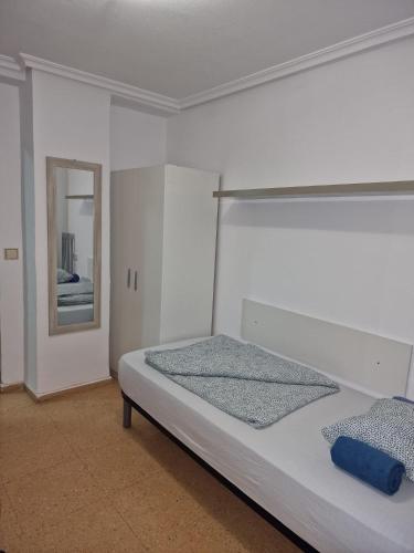 56- Habitacion del piso