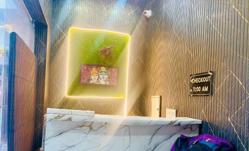 a bathroom with a green wall with a mirror at Agrawal seva sadan in Mathura