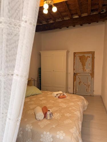 a bedroom with a bed with towels on it at Casa in Corso, Colle Val d'Elsa in Colle di Val d'Elsa