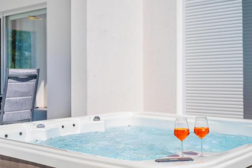 two glasses of wine sitting in a bath tub at Villa Vallis in Nedeščina