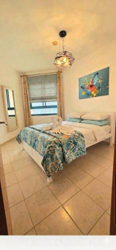 a bedroom with two beds and a chandelier at טבריה 622 in Tiberias
