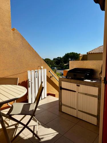 Un Zeste de Soleil - Terrasse - Parking - Clim - Plage de la Roquille - Cap d'agde - Histoire de Clés