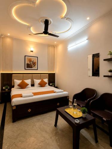 a hotel room with a bed and a table at Wama Rooms in New Delhi