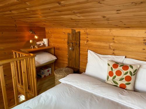 a bedroom with two beds in a wooden cabin at 서귀포 다붓 in Susal-li