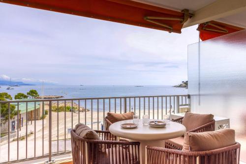 1BDR 4P flat with stunning sea views