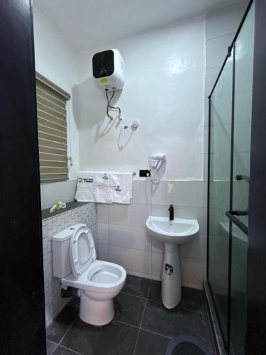 a bathroom with a toilet and a sink at JKB PREMIUM lUXURY in Lekki