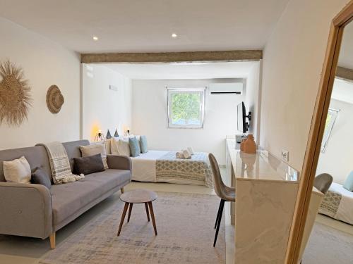Cubista Designer House Olhao by Junto ao Mar