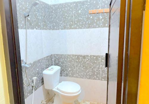 a bathroom with a toilet and a shower at HR Hotel Batu in Batu