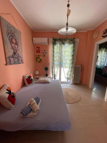 a large bed in a room with orange walls at Apartment Bella 2 Perea in Perea