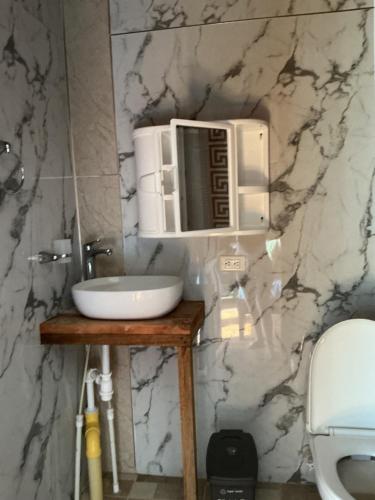 a bathroom with a sink and a microwave at Villa Encanto in Bahía Solano