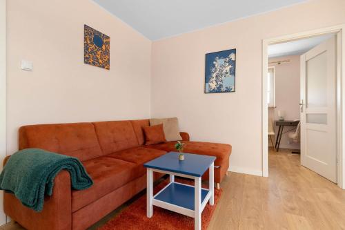 Spacious Apartment in Gdańsk with Balcony, Desk and Bathtub by Noclegi Renters
