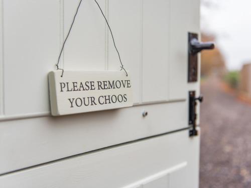 a sign that reads please remove your doors at Quarter Cottage in Biddenden