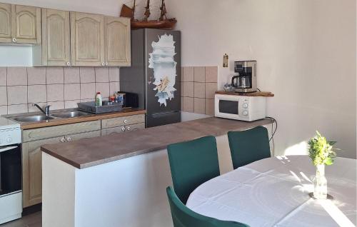3 Bedroom Awesome Apartment In Senj