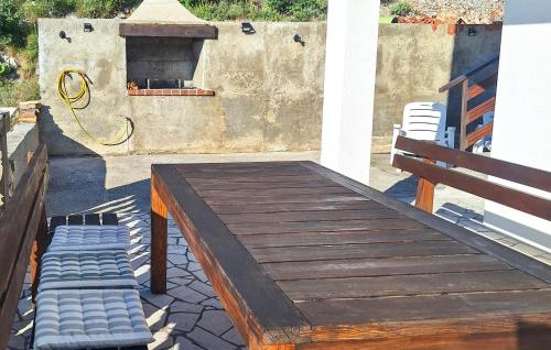 3 Bedroom Awesome Apartment In Senj