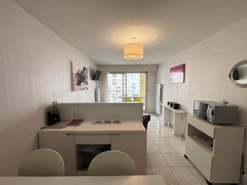 Appartement moderne avec terrasse à 100m de la plage des Sables-d'Olonne - FR-1-197-405