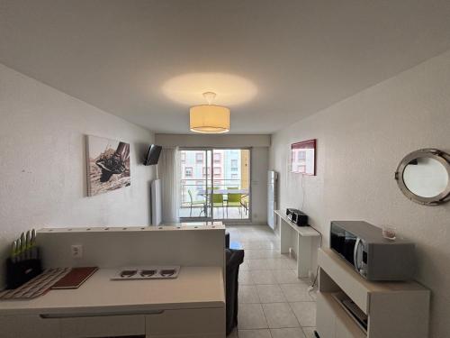 Appartement moderne avec terrasse à 100m de la plage des Sables-d'Olonne - FR-1-197-405