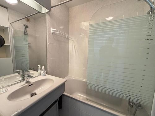 Appartement moderne avec terrasse à 100m de la plage des Sables-d'Olonne - FR-1-197-405
