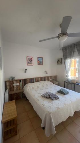 a bedroom with a large bed in a room at Casa ANNA - clim,2 chambres, 50 m plage, terrasse 16m2, Wifi in Platja d'Aro