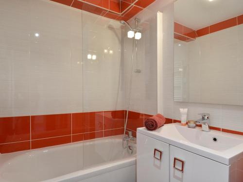 Appartement rénové spacieux 3 pièces pour 8 pers, animaux admis, balcon, 2 sdb