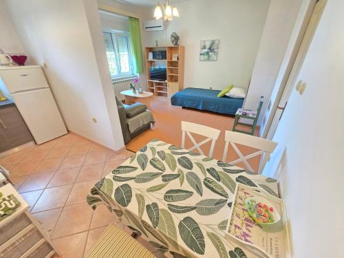 SANDRA 4 Apartment with terrace near the sea and beach