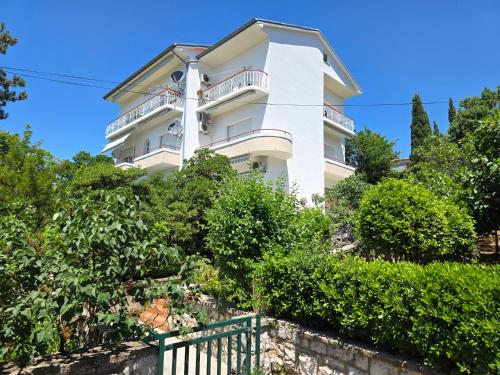 SANDRA 4 Apartment with terrace near the sea and beach