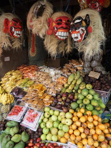 a display of fruits and vegetables in a market at Mayo Resort in Umeanyar